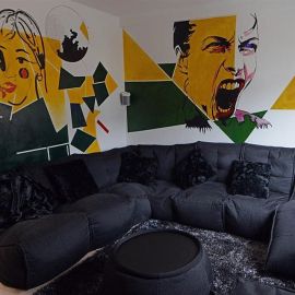 черный угловой диван