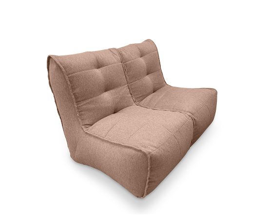 Две секции дивана Mocha Mousse в элегантном интерьере