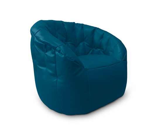 Синее кресло Butterfly Sofa в современной гостиной. Пример использования для релаксации.